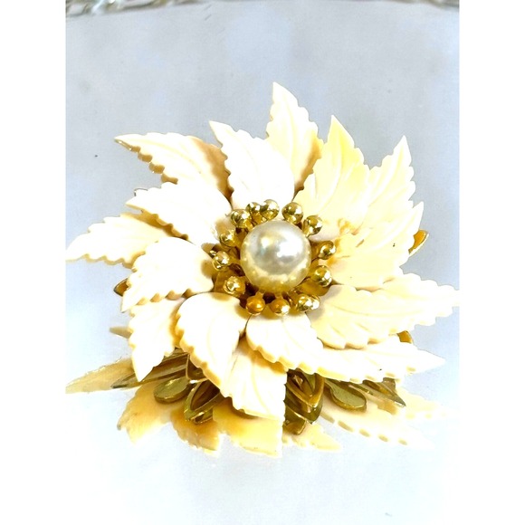 Vintage Old Celluloid Plastic Hand Made Gerbera Daisy Flower Brooch - Picture 4 of 7